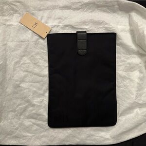 NWT BÉIS The Padded Laptop Sleeve in Black